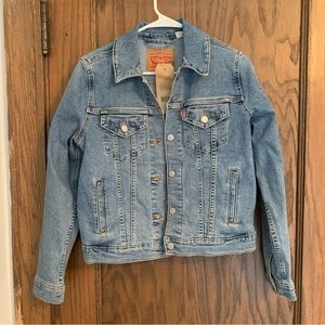 NWT Levi’s Trucker Jean Jacket - Medium